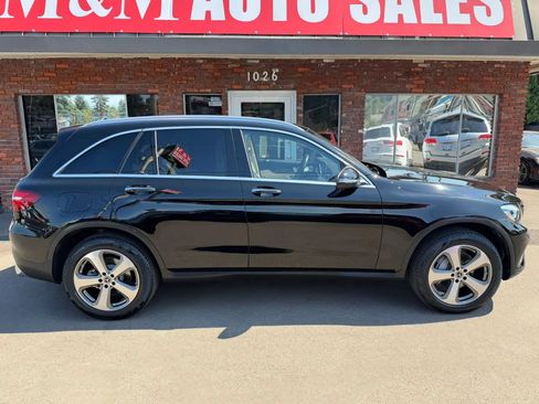 Used 2017 Mercedes-Benz GLC 300 4MATIC image 2