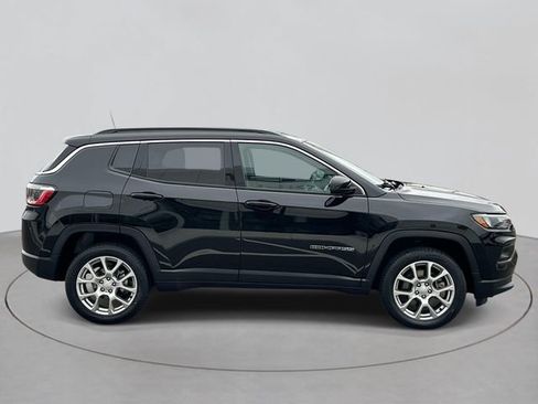 Used 2023 Jeep Compass Latitude w/ Sun and Sound Group image 4