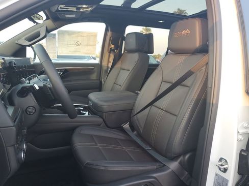 New 2026 Chevrolet Suburban High Country image 22