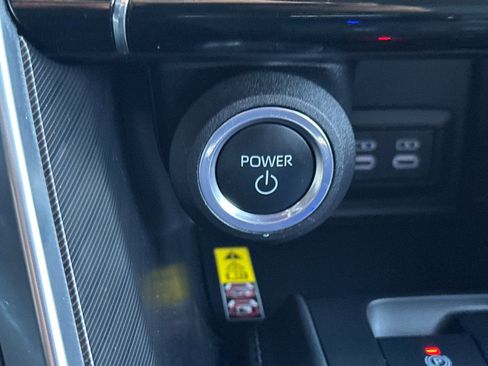 Used 2023 Toyota Venza AWD/4WD image 22