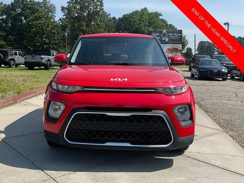 Used 2022 Kia Soul LX image 2