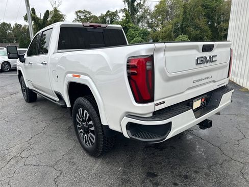 Used 2025 GMC Sierra 2500 Denali Ultimate image 8