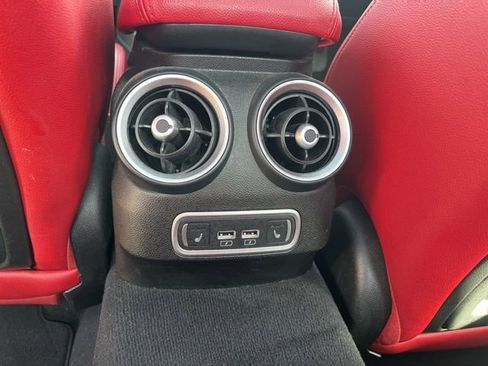 Used 2023 Alfa Romeo Giulia Veloce image 13