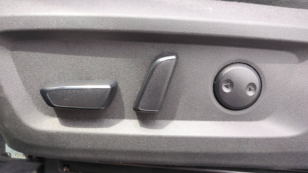 Used 2025 Nissan Rogue SV FWD image 19