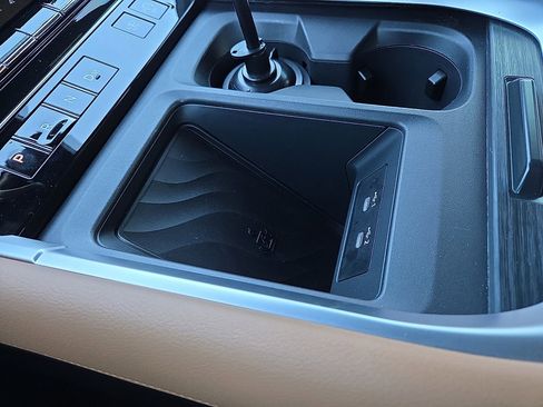 Used 2025 Nissan Armada Platinum Reserve image 25