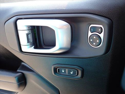 Used 2024 Jeep Wrangler Unlimited Rubicon 4xe w/ Technology Group AWD/4WD image 13
