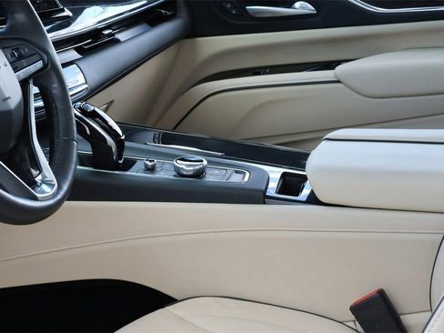 Used 2024 Cadillac Escalade ESV Premium Luxury image 17