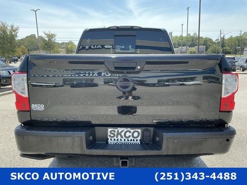 Used 2019 Nissan Titan SV w/ SV Convenience Package AWD/4WD image 4