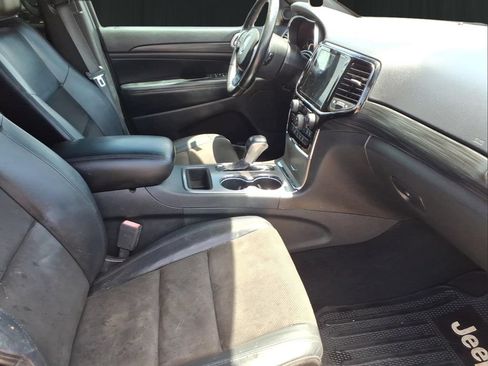 Used 2020 Jeep Grand Cherokee Altitude RWD image 16
