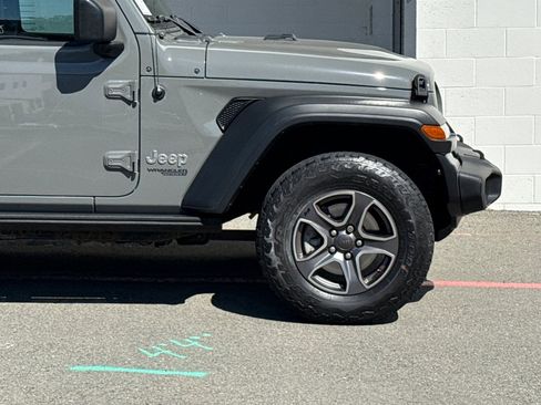 Used 2018 Jeep Wrangler Sport S image 33