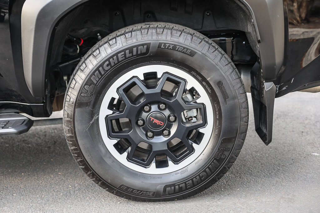 Certified 2025 Toyota 4Runner TRD Off-Road Premium AWD/4WD image 32