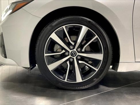 Used 2023 Nissan Maxima SV w/ Floor Mat Group image 9