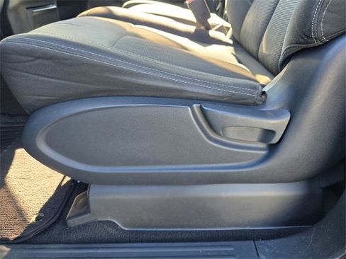 Used 2017 Nissan Titan SV image 17