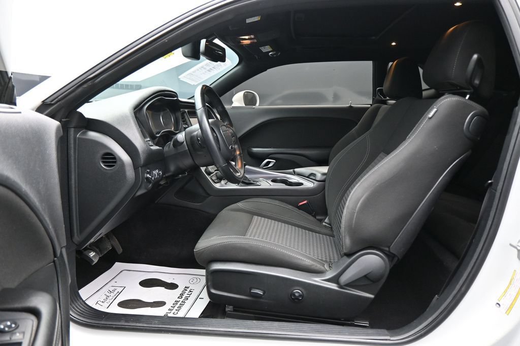 Used 2018 Dodge Challenger R/T RWD image 9