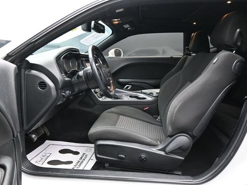 Used 2018 Dodge Challenger R/T RWD image 9