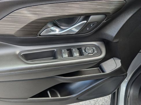 Used 2024 GMC Terrain SLE image 18