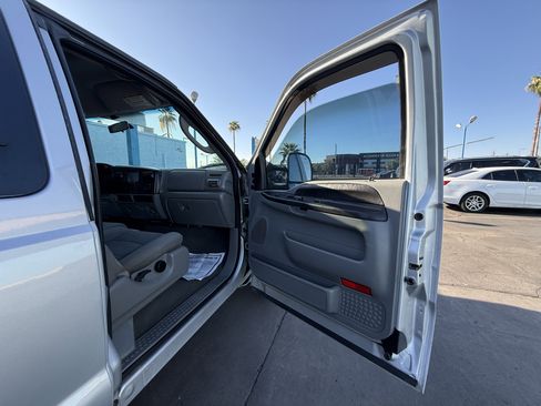 Used 2006 Ford F250 XLT RWD image 12