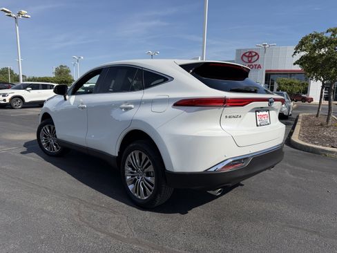 Used 2024 Toyota Venza Limited AWD/4WD image 5