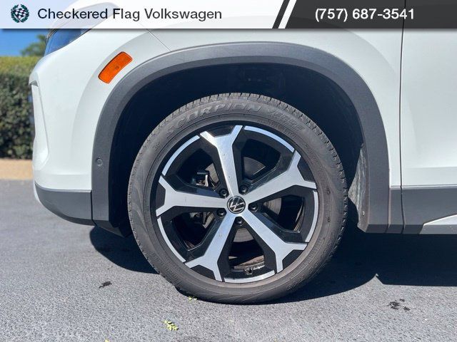 Used 2025 Volkswagen Tiguan SE FWD image 5