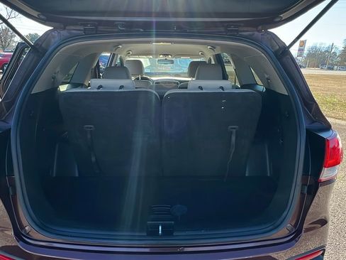 Used 2017 Kia Sorento EX image 10
