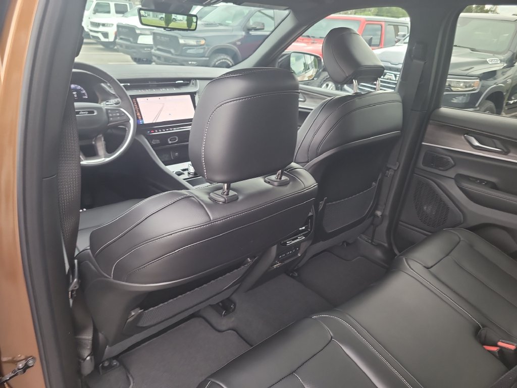 New 2027 Jeep Grand Cherokee Limited AWD/4WD image 13