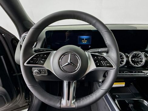 Used 2026 Mercedes-Benz GLB 250 4MATIC image 12