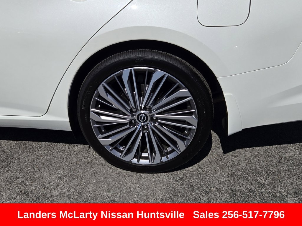 Used 2025 Nissan Altima 2.5 SL FWD image 12