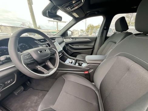 New 2026 Jeep Grand Cherokee L Laredo image 9