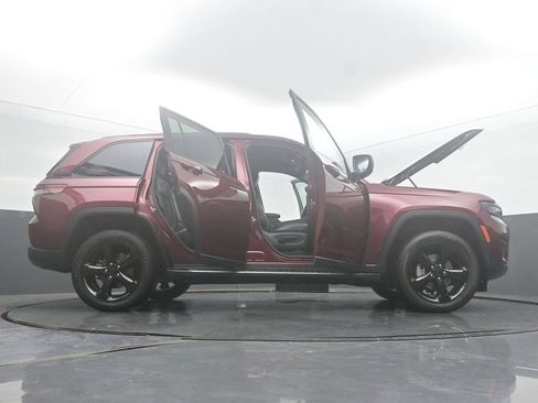 Used 2024 Jeep Grand Cherokee Altitude AWD/4WD image 64