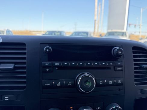 Used 2010 Chevrolet Silverado 1500 LS image 16