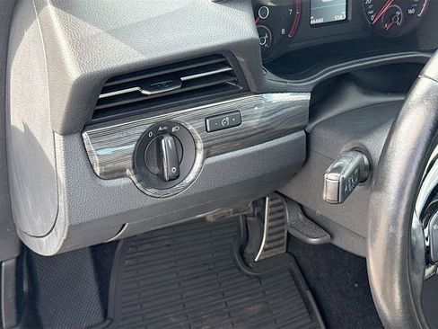 Used 2020 Volkswagen Passat 2.0T R-Line image 11