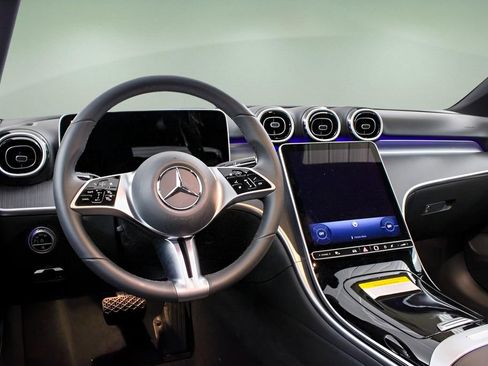 Used 2025 Mercedes-Benz C 300 Sedan image 4
