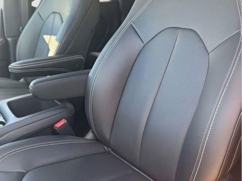 New 2026 Chrysler Pacifica Select image 19