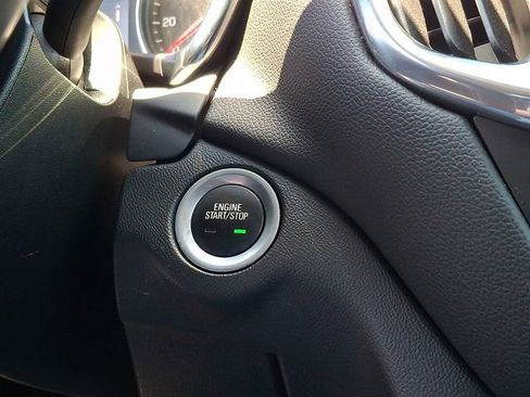 Used 2019 Chevrolet Equinox LT FWD image 22