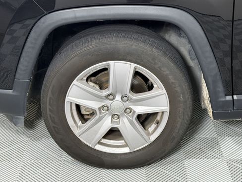 Used 2022 Jeep Compass Latitude FWD image 12