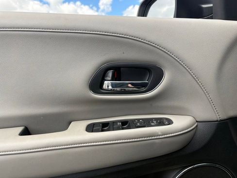 Used 2021 Honda HR-V EX-L image 11
