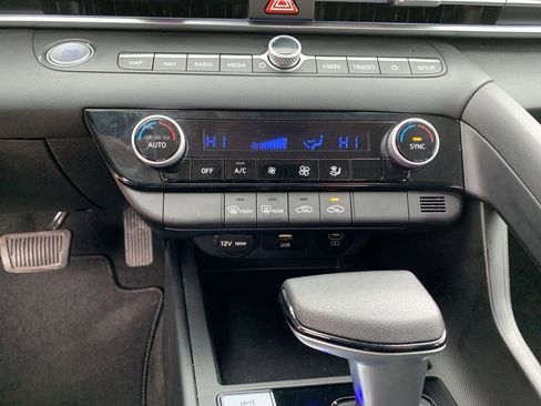 Used 2024 Hyundai Elantra SEL image 22