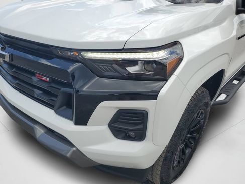 Used 2025 Chevrolet Colorado Z71 w/ Technology Package AWD/4WD image 25
