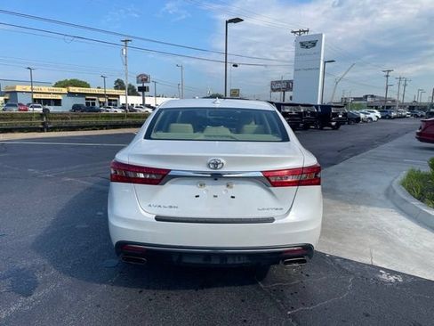 Used 2018 Toyota Avalon Limited FWD image 4