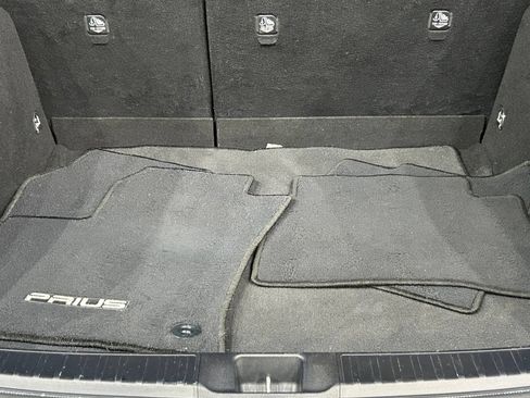 Used 2018 Toyota Prius Four FWD image 27