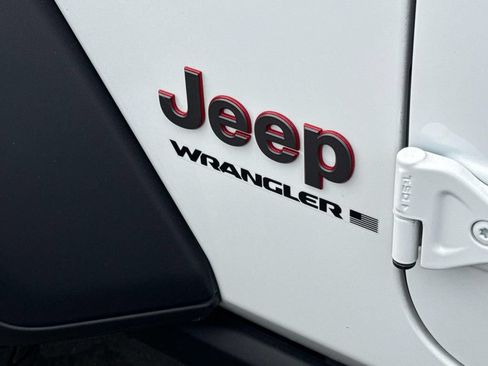 Used 2025 Jeep Wrangler Unlimited Rubicon AWD/4WD image 18