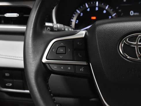 Used 2022 Toyota Highlander XLE image 10