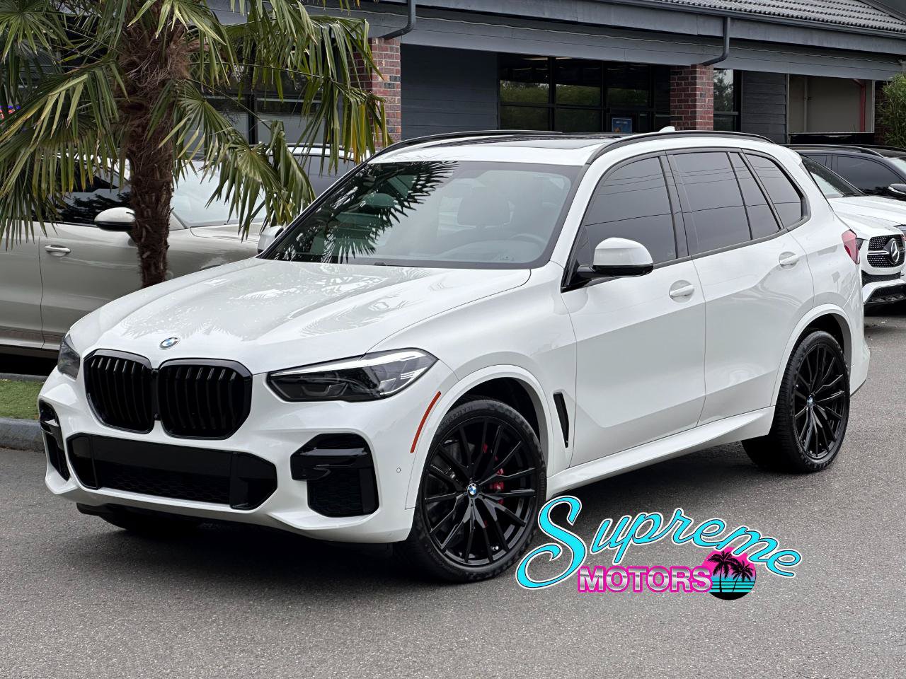 Used 2022 BMW X5 xDrive40i w/ M Sport Package AWD/4WD image 1