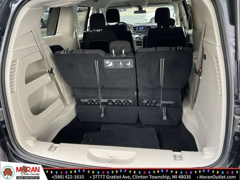 Used 2021 Chrysler Voyager LX image 10