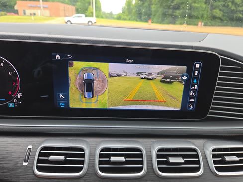 Used 2024 Mercedes-Benz GLS 450 4MATIC image 16