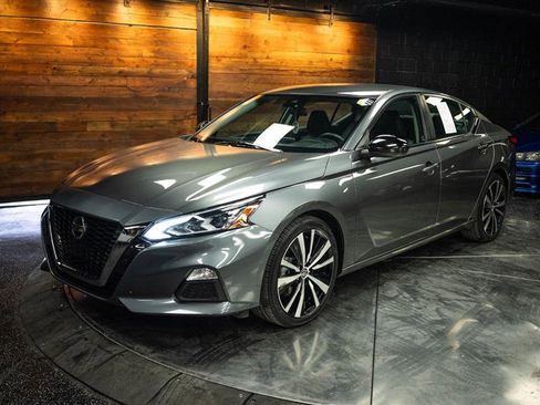 Used 2022 Nissan Altima 2.5 SR FWD image 2