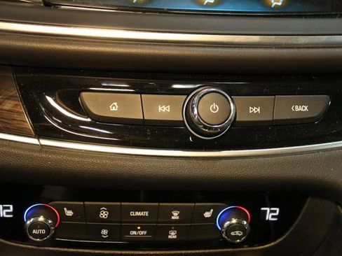 Used 2019 Buick Enclave Essence w/ Sun And Navigation Package image 28