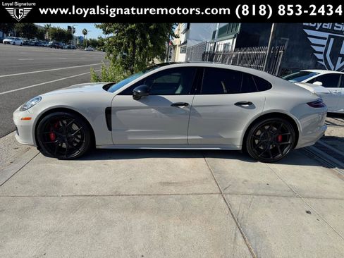 Used 2017 Porsche Panamera Turbo image 4