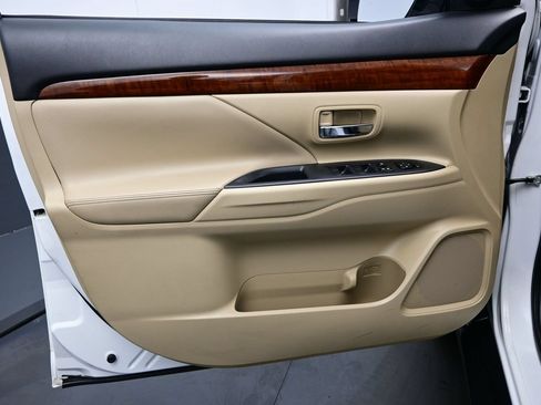 Used 2015 Mitsubishi Outlander SE AWD/4WD image 9