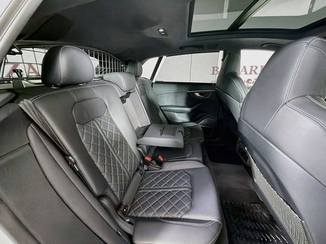 Used 2023 Audi SQ8 Prestige AWD/4WD image 33
